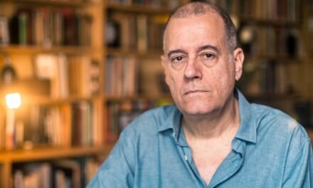 Paulo Henriques Britto é o novo imortal da ABL