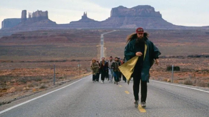Icônica cena de Forrest Gump, onde o personagem corre por 3 anos.