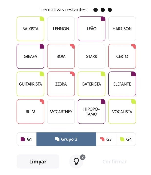 Interface do jogo Combinado com palavras como “vocalista”, “leão”, “bom” organizadas em grupos coloridos