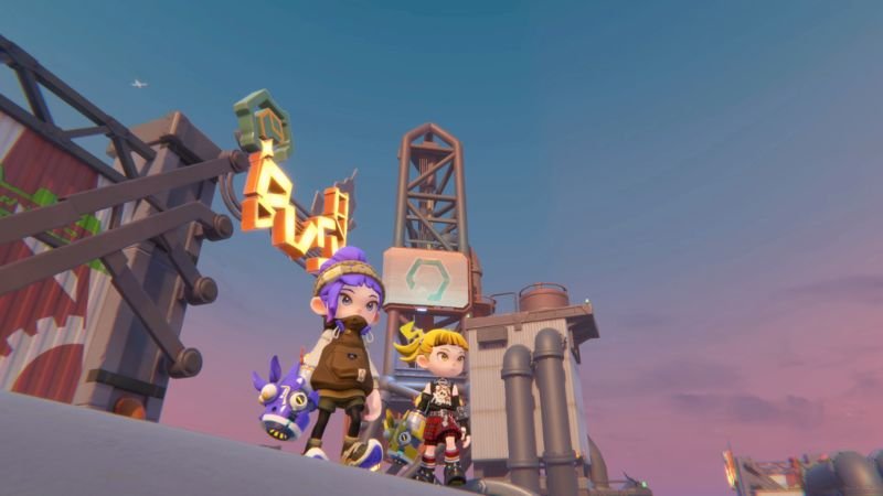 Personagens de POPUCOM com trajes da DLC Too Many Clothes em cenário industrial ao entardecer