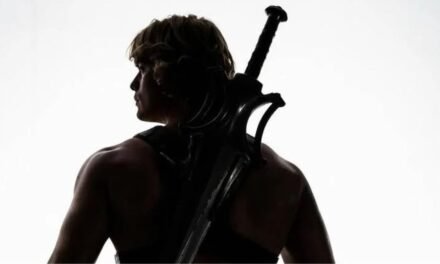Nicholas Galitzine aparece como He-Man e anuncia fim das filmagens
