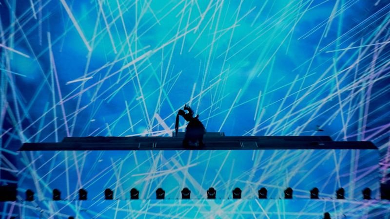 Show de Ado estreia nos cinemas do Brasil com experiência audiovisual única