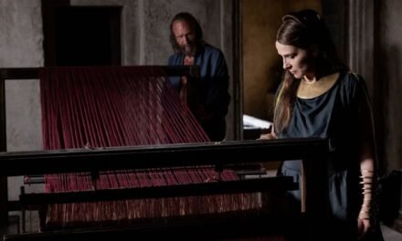 O Retorno estreia em setembro e ganha cartaz oficial com Juliette Binoche e Ralph Fiennes
