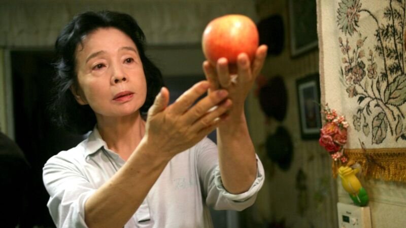 Cena de Poetry, dirigido por Lee Chang-dong