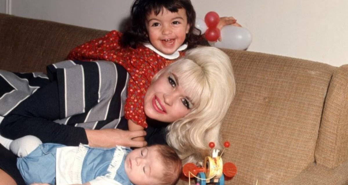 Mariska Hargitay reconstrói Jayne Mansfield em documentário emocionante