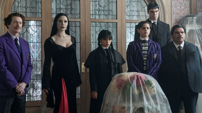 Netflix libera trailer de Wandinha.