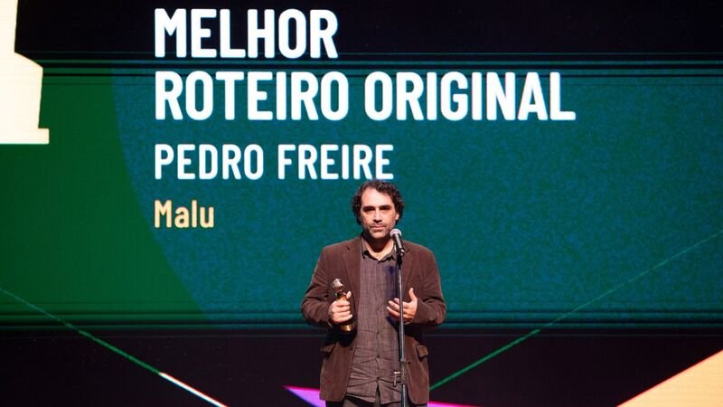 Pedro Freire recebendo o prêmio