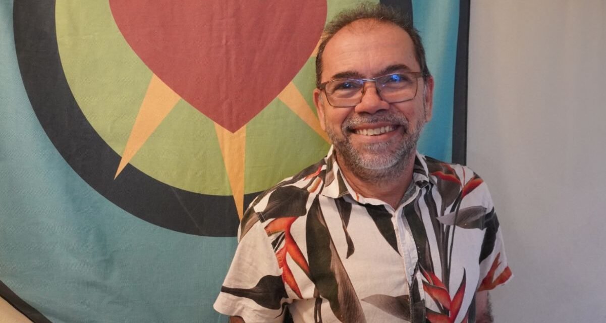 Autor reflete sobre a nostalgia do Recife em obra poética