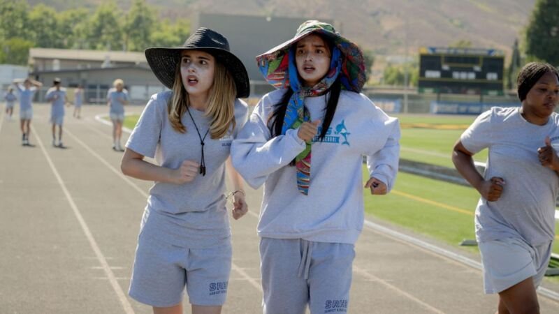 Julia Butters e Sophia Hammons atuando no filme