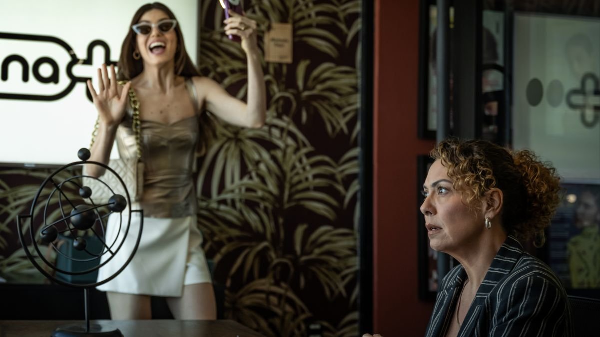 Fabíula Nascimento e Camila Queiroz em Uma Mulher sem Filtro (Crédito Imprensa/Divulgação