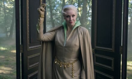 Gwendoline Christie ressurge na 2ª parte da 2ª temporada de Wandinha