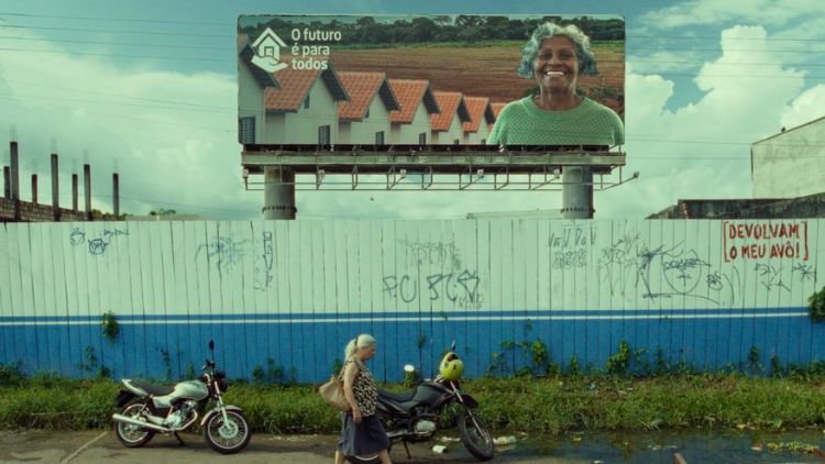 O Último Azul (2025)-Denise Weinberg em cena do filme-Créditos- IMDB
