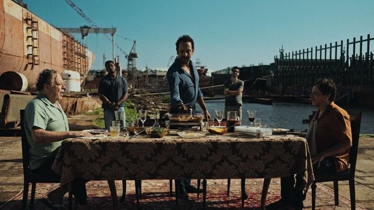 Os Enforcados (2024)-Irandhir Santos, Ernani Moraes e Ricardo Bittencourt em cena do filme-Creditos-IMDB