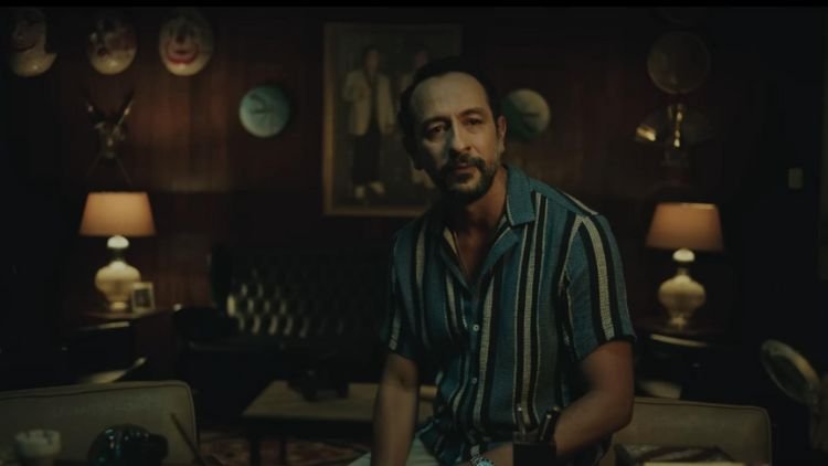 Os Enforcados (2024)-Irandhir Santos em cena do filme-Creditos-IMDB