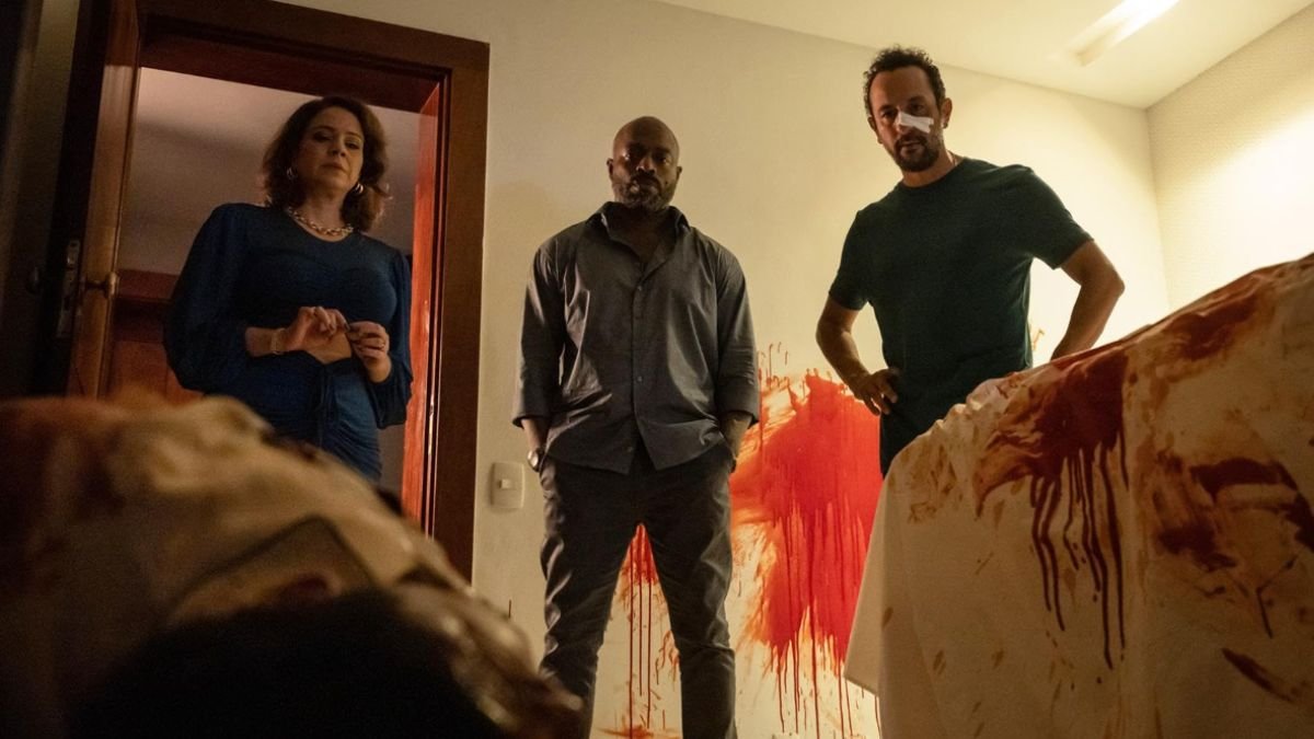 Os Enforcados (2024)-Leandra Leal, Irandhir Santos, e Thiago Thomé em cena do filme-Creditos-IMDB