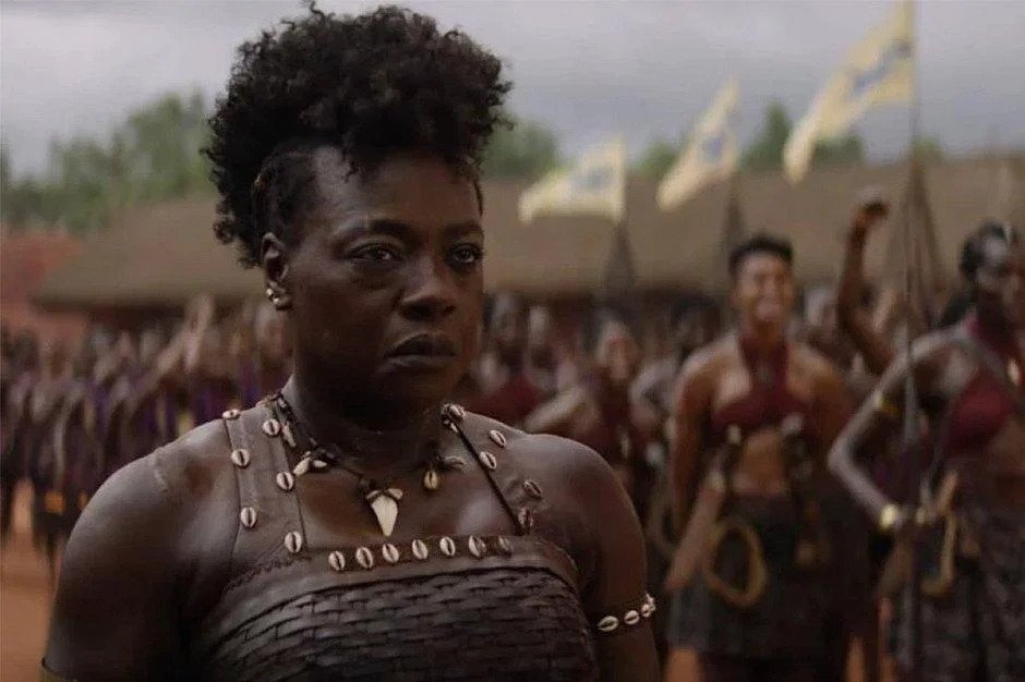Viola no filme Mulher Rei 