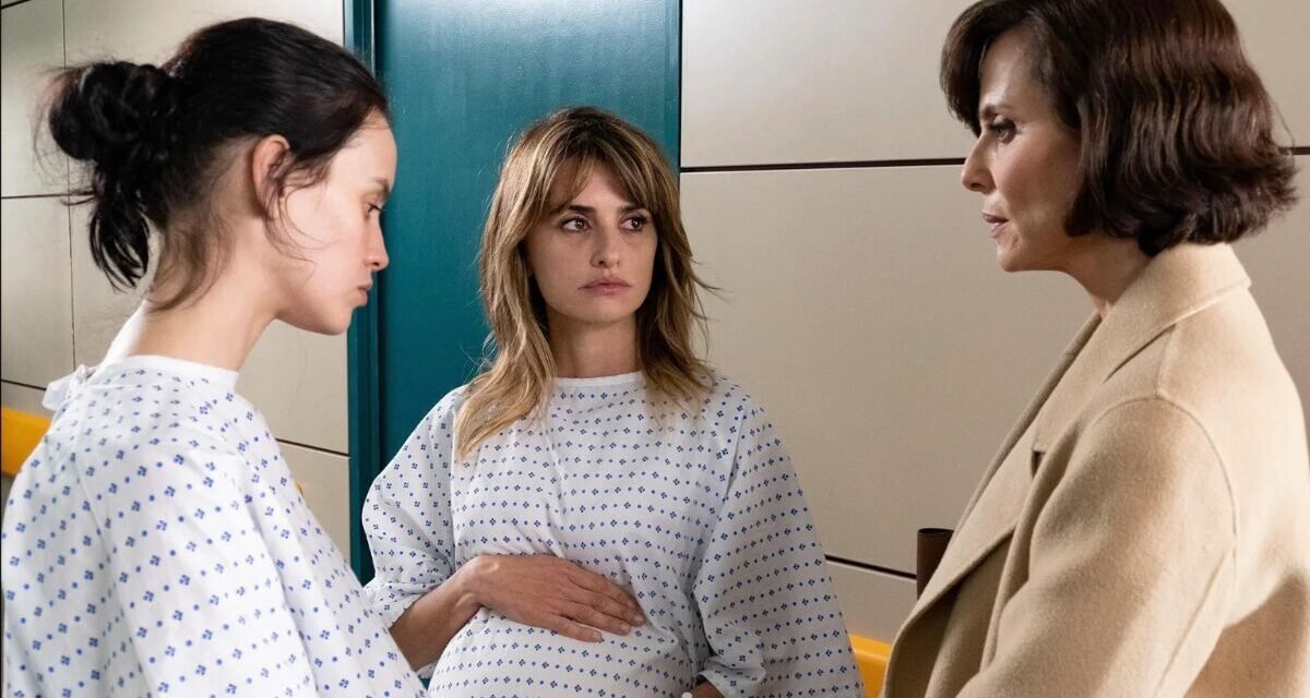 Crítica | “Mães Paralelas” mistura drama e quebra de expectativa