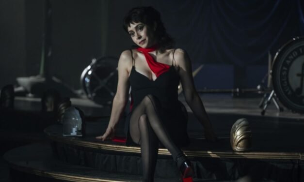 Emmy® 2025 | Cristin Milioti leva o prêmio de Melhor Atriz Principal em Minissérie