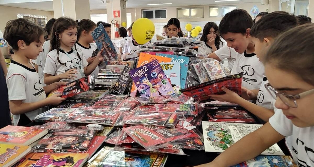 Feira “De Olhos nos Livros” transforma escola em vitrine literária em Araxá