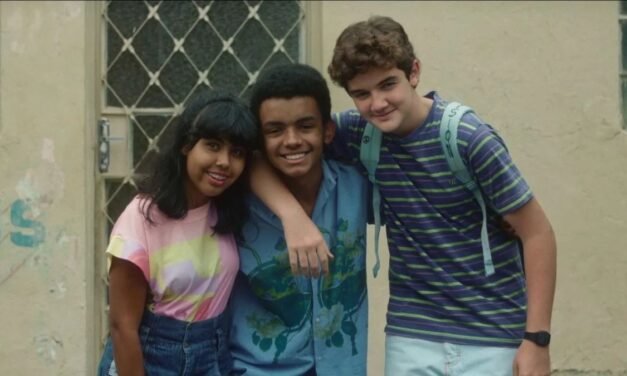 Crítica 2| “O Último Episódio” mistura nostalgia e emoção em um retrato inesquecível da infância