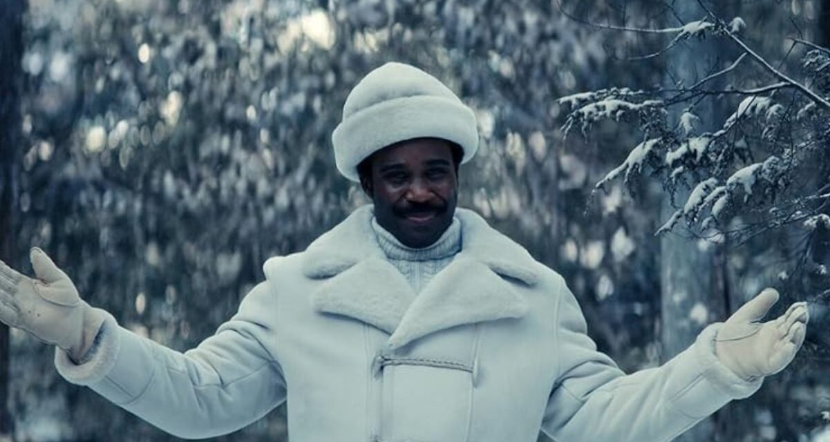 Emmy® 2025 | Tramell Tillman vence Melhor Ator Coadjuvante em Série de Drama