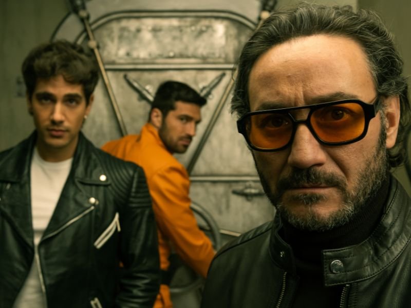 Pau Simón e Carlos Santos são Max e Rafa Varela em O Refúgio Atômico