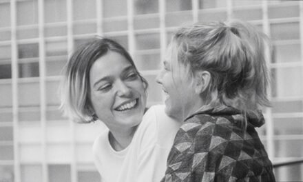 Crítica | “Amor, Doce Confusão” tenta unir humor e dor, mas fica preso entre dois tons