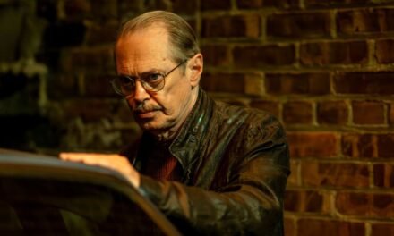 Crítica | “Conselhos de um Serial Killer Aposentado” é um suspense cômico que exagera no absurdo