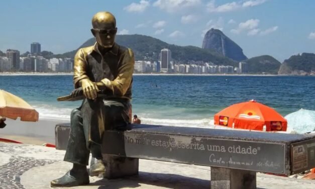 Carlos Drummond de Andrade, o mineiro que poetizou o Brasil