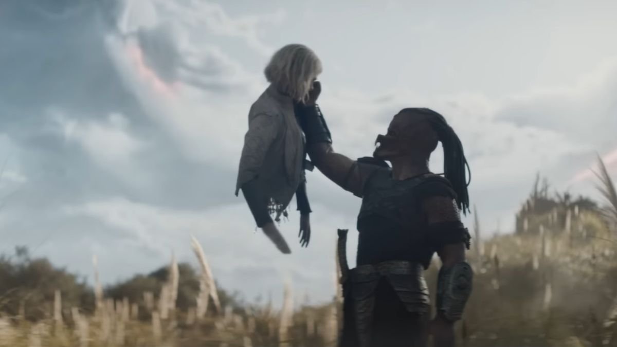 Cena do Trailer 2 de Predador: Terras Selvagens, com Elle Fanning e Dimitrius Schuster-Koloamatangi