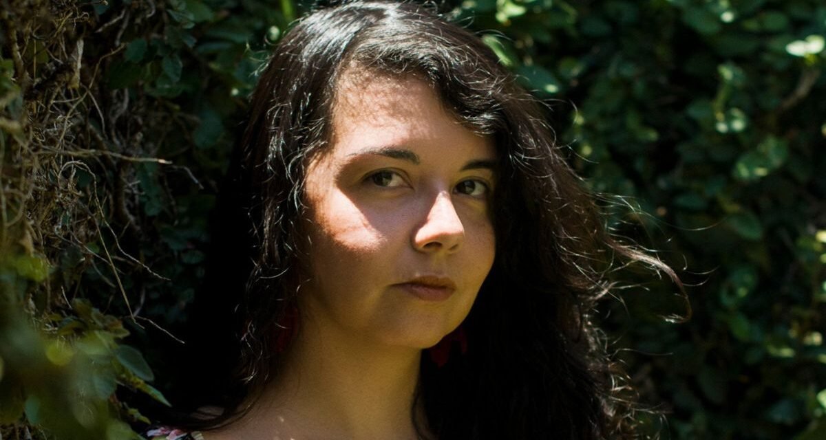 Rafaela Kawasaki transforma memórias em ficção