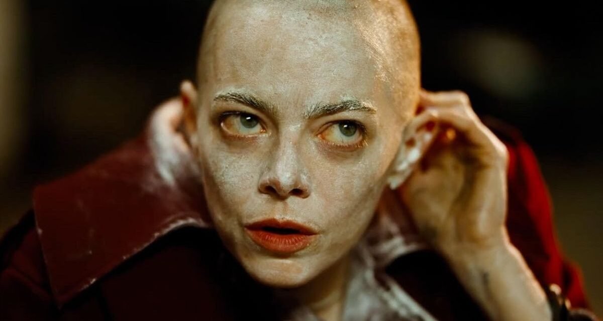 Crítica | “Bugonia”  Yorgos Lanthimos transforma fake news em horror social surreal