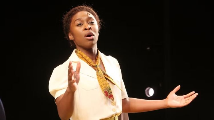 Cynthia Erivo em "A Cor Púrpura" no teatro.