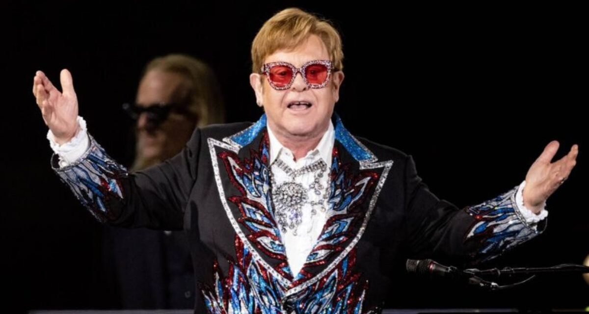 Como o audiovisual estruturou o legado de Elton John