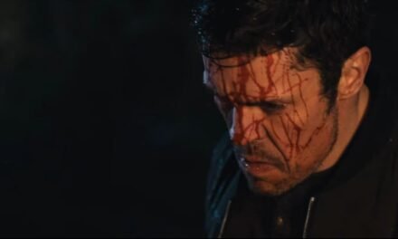 Crítica| “Insano” com Eric Roberts traz vampiros, ação e referências