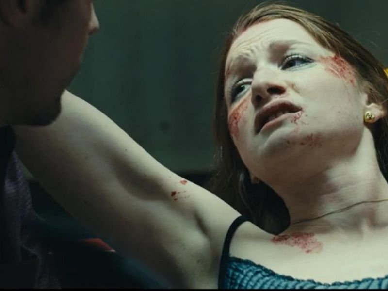 Erica Muse como Mary Loomis no filme "Insano"