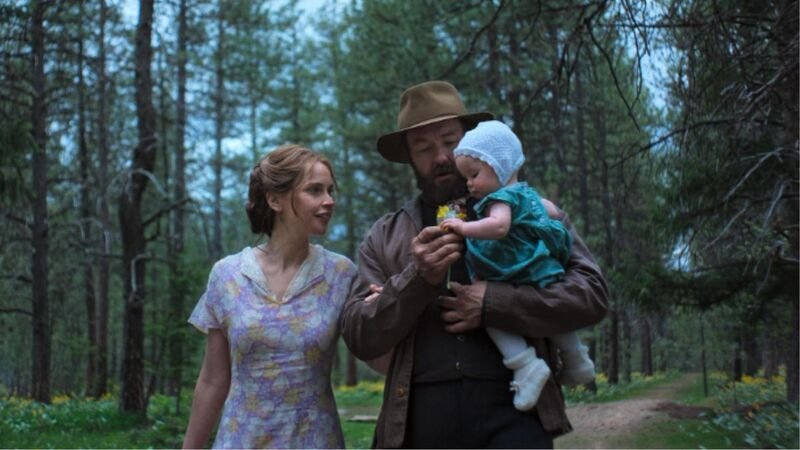Joel Edgerton e Felicity Jones em "Sonhos de Trem"