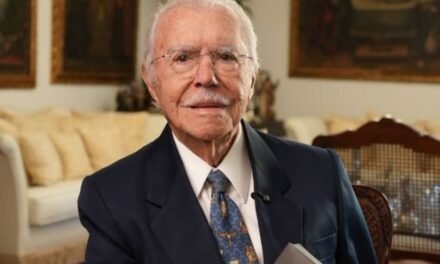 José Sarney realiza novo lançamento de três obras na ABL