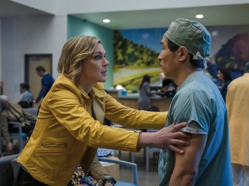 Rhea Seehorn em "Pluribus"