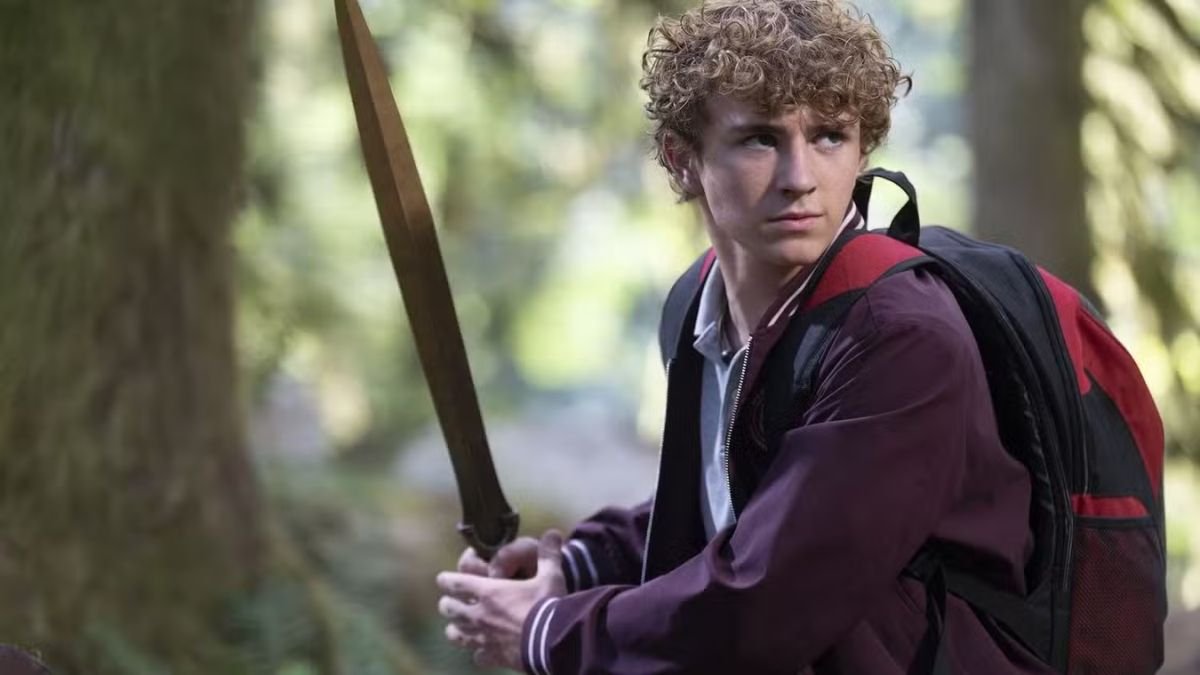 Walker Scobell como Percy Jackson