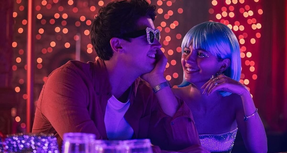 Crítica | “De Férias com Você” aposta nos clichês e encanta