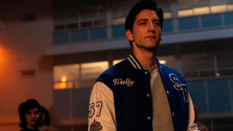 Milo Manheim em Espíritos na Escola