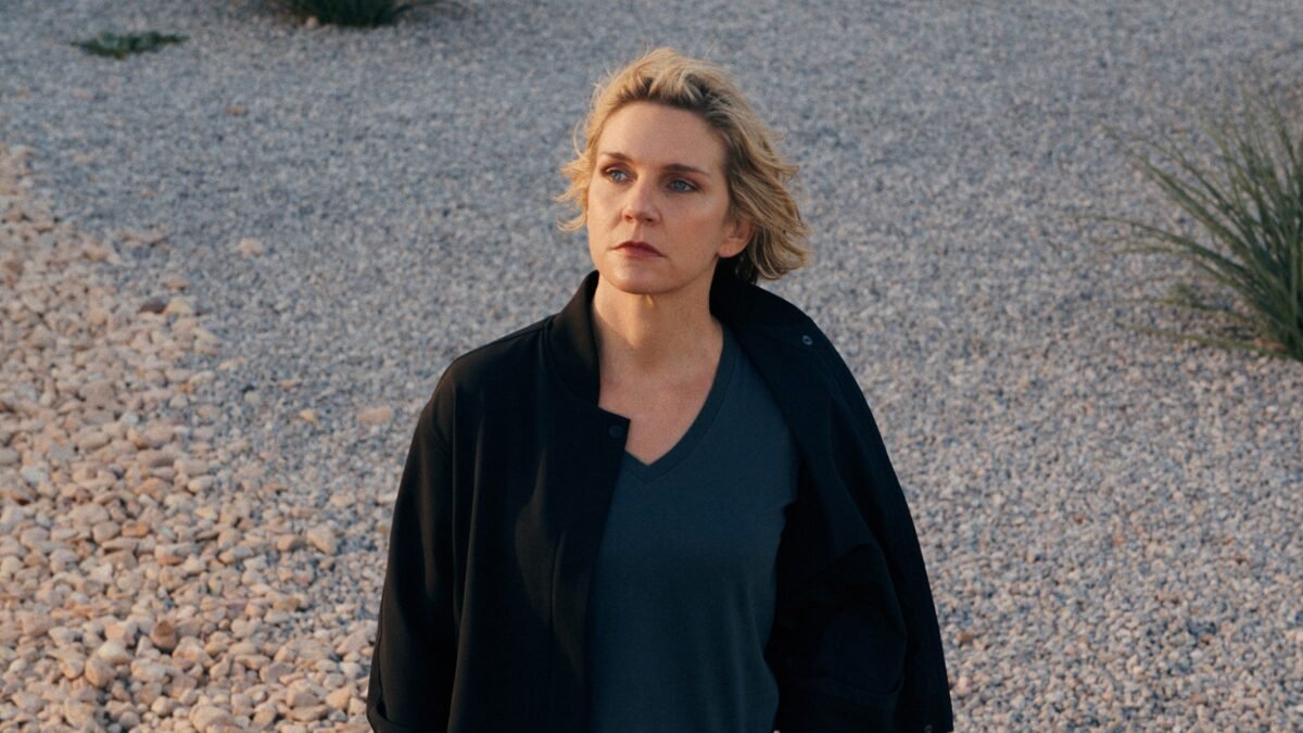 Rhea Seehorn em "Pluribus"