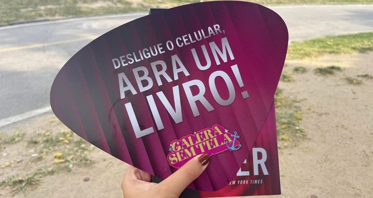 Galera Record promove leitura coletiva de nova obra de Colleen Hoover no Rio