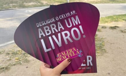 Galera Record promove leitura coletiva de nova obra de Colleen Hoover no Rio