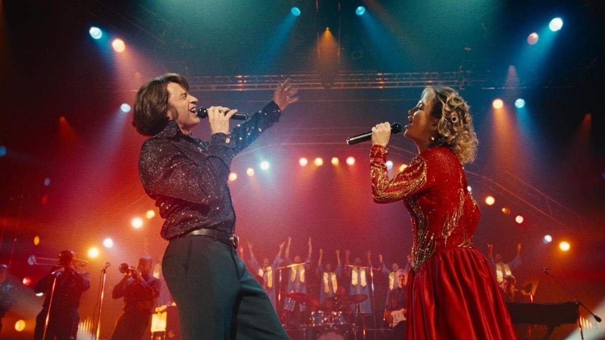 Crítica | “Song Sung Blue – Um Sonho a Dois” — quando o amor encontra a música e a vida cobra o preço