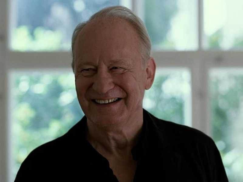Stellan Skarsgard vence a categoria de Melhor Ator Coadjuvante no Globo de Ouro 2026 por Valor Sentimental