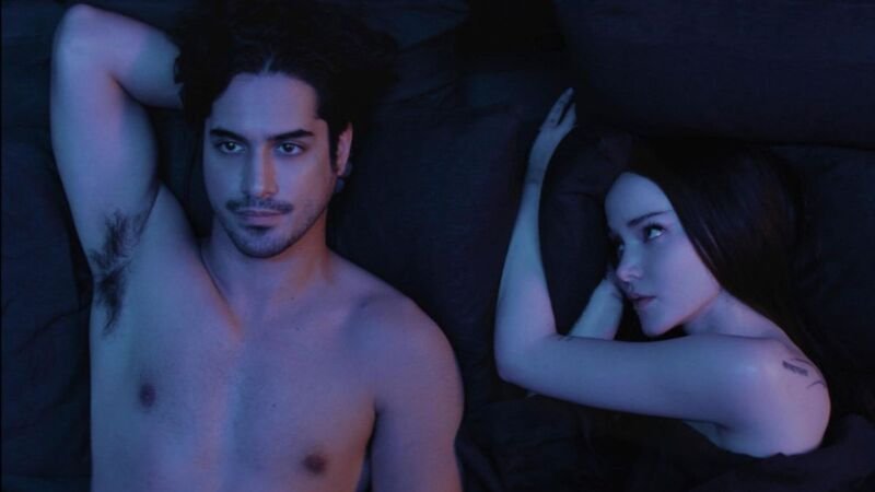 Avan Jogia e Dove Cameron em "56 Dias"