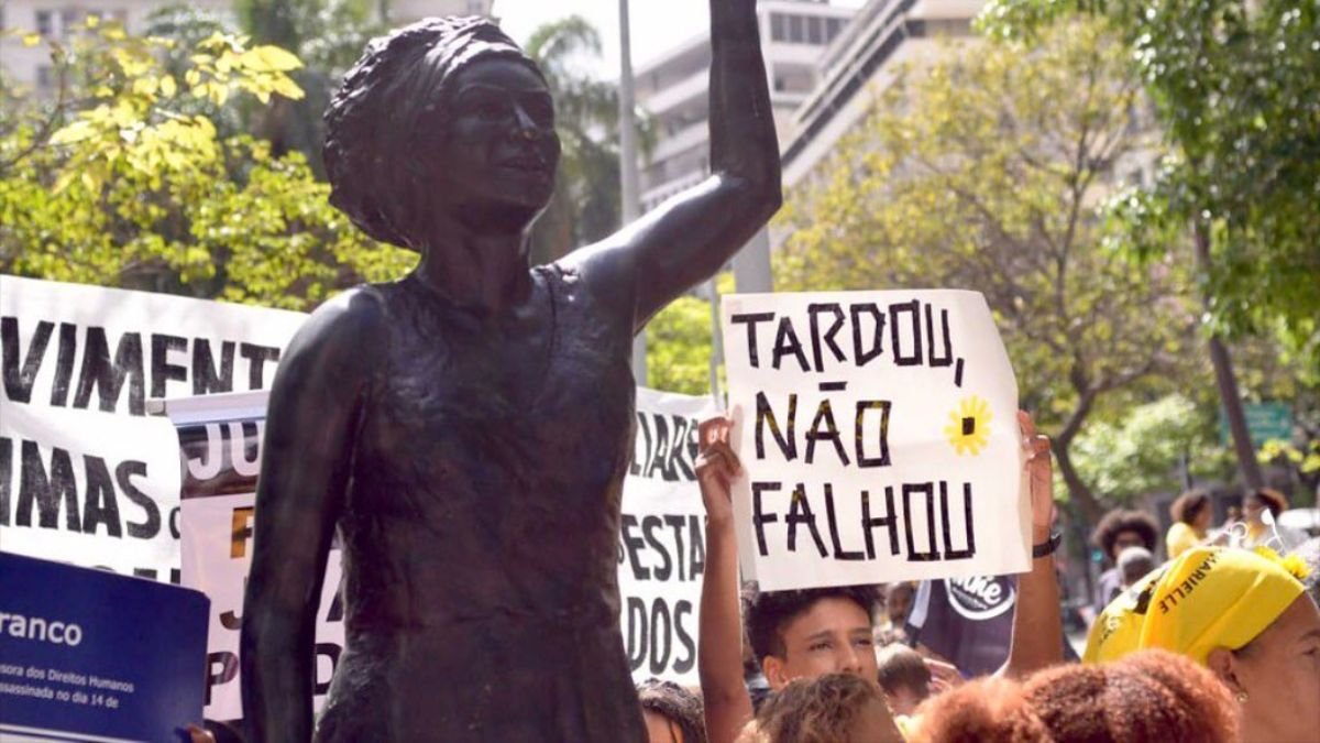 estatua marielle