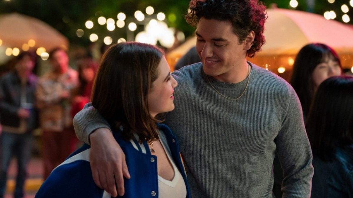 Ella Bright e Belmont Cameli como os protagonistas da 1ª temporada de Off Campus